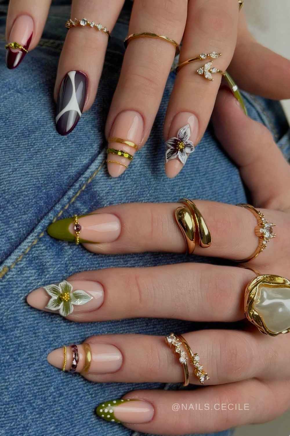 Olivgruene Mix Naegel mit Vollfarbe und French Tips