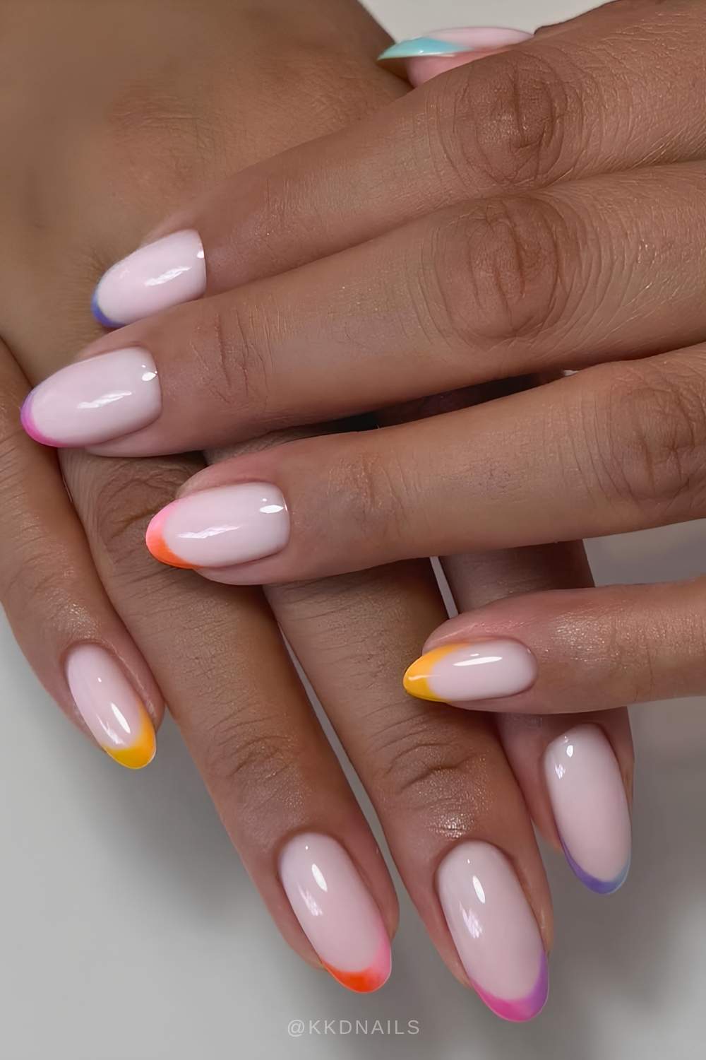 Bunte Farbverlauf French Tip Naegel
