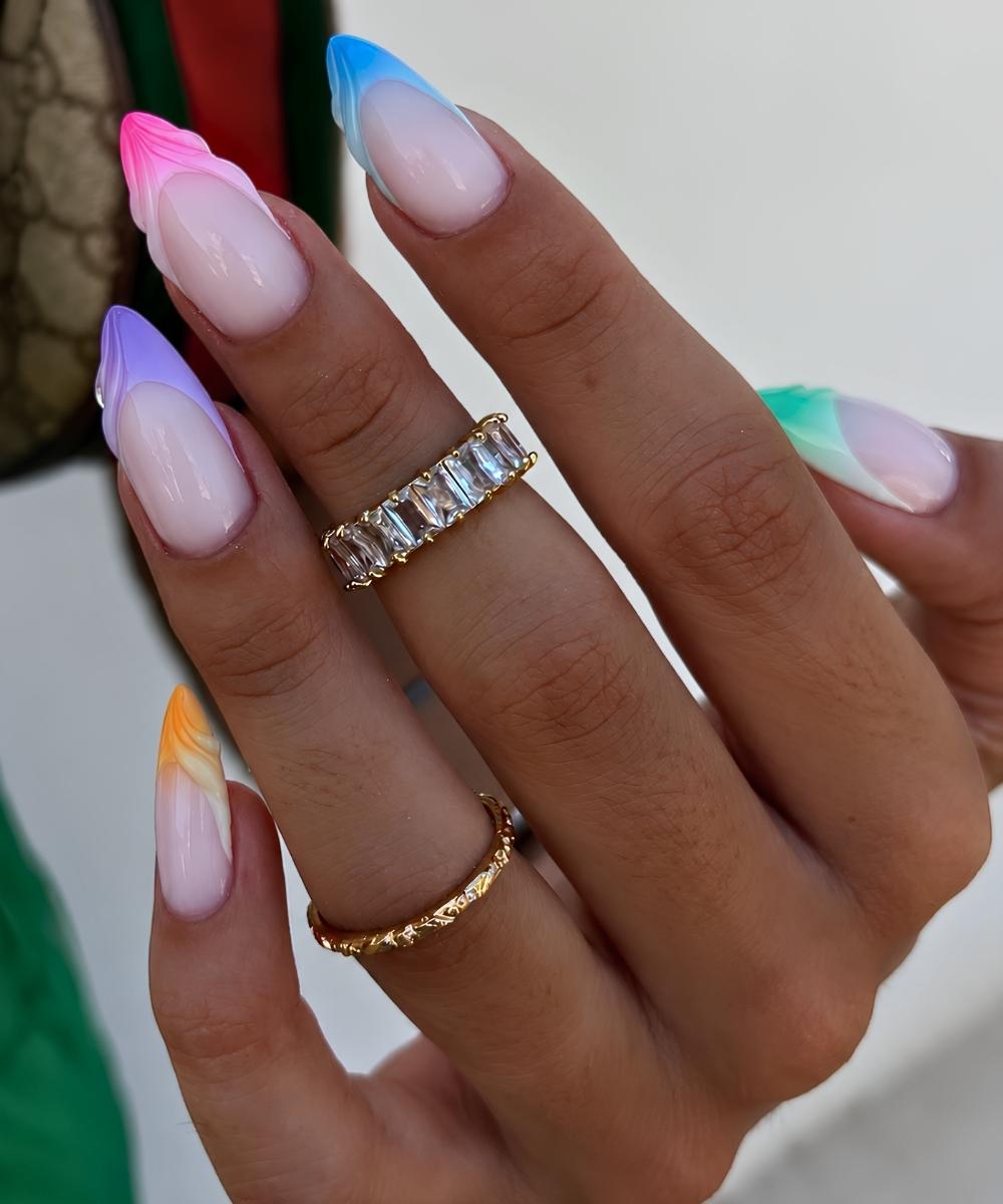 Bunte French Naegel mit 3D Gel Swirls
