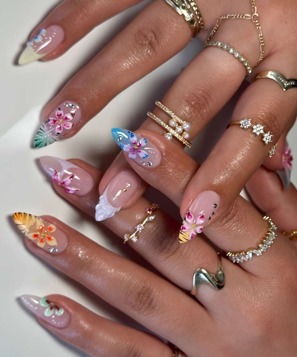 Bunte French Naegel mit Blumen und Animal Print