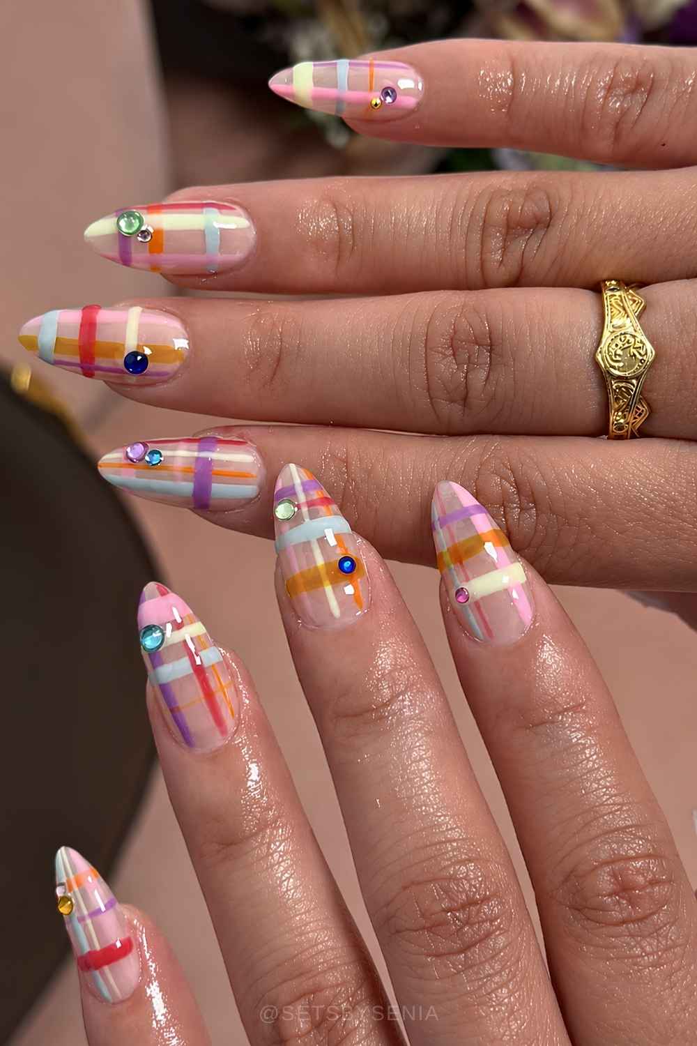 Bunte Karo Naegel mit Akzent Gems