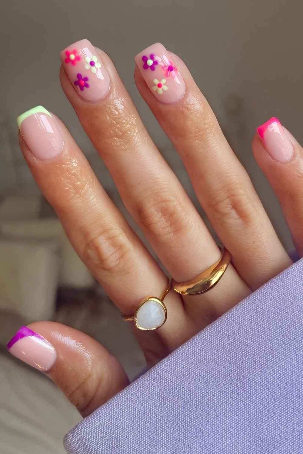 Bunte Micro French mit Blumen