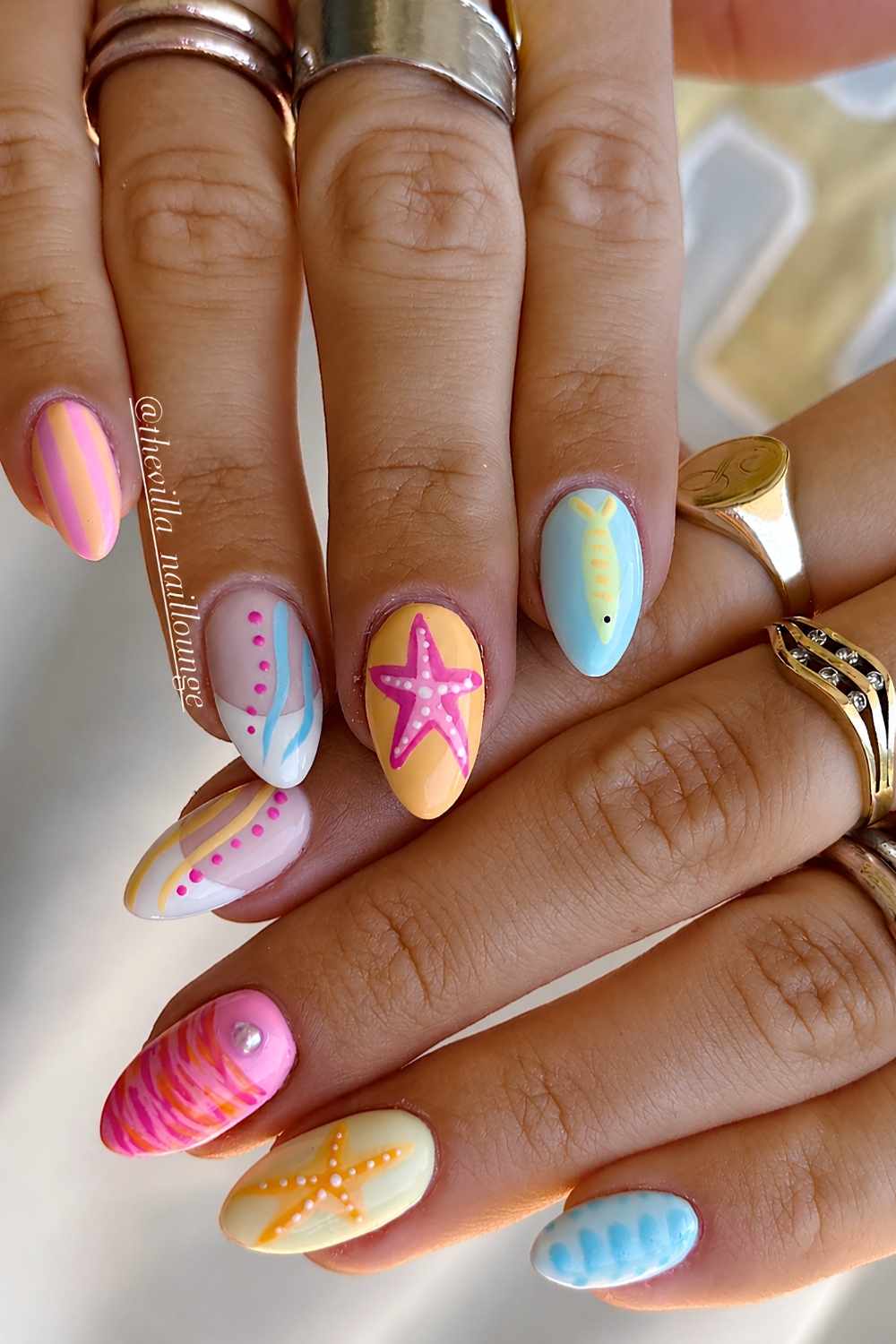 Bunte Naegel mit Seesternen und Animal Print