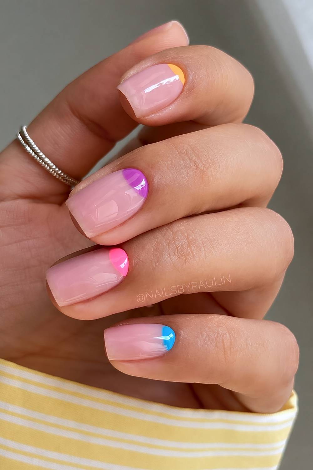Bunte Reverse French Mani