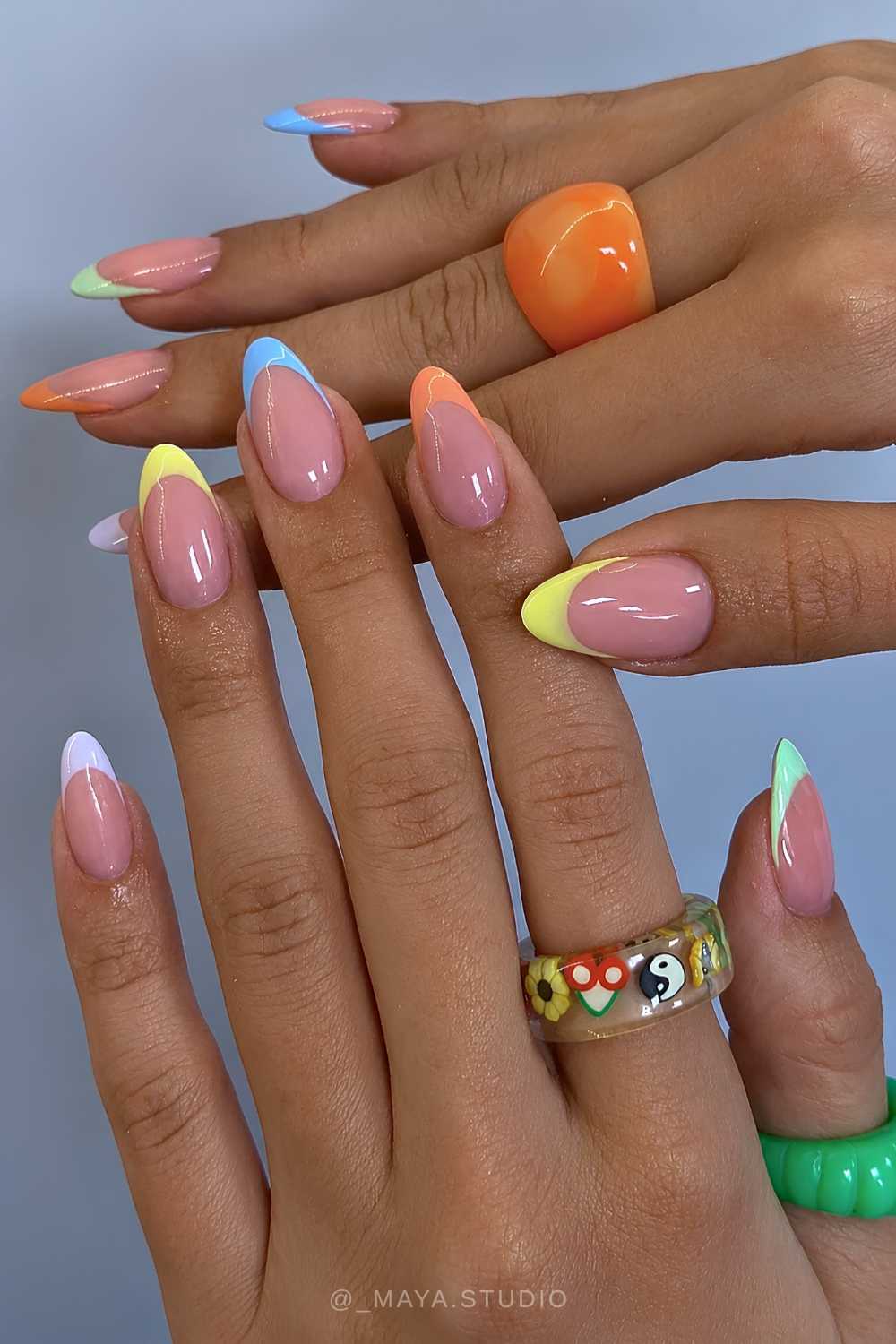 Bunte Skittle French Naegel