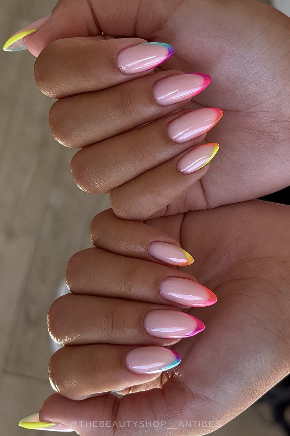 Bunte french mani mit verlauf