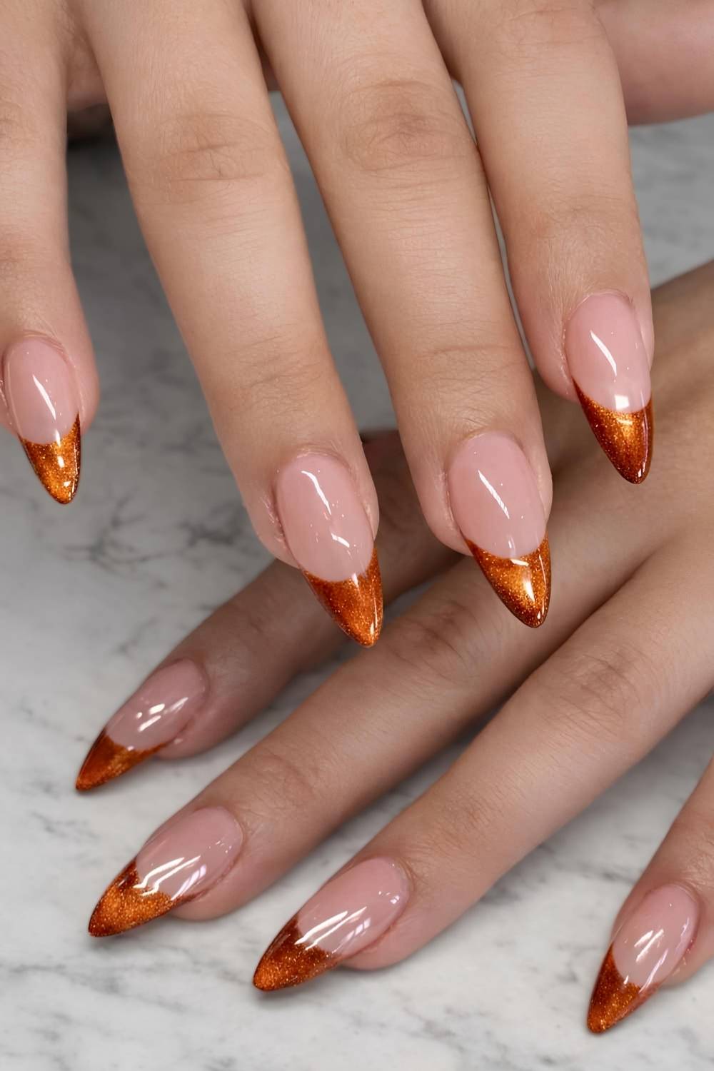 Gebrannte orange Cat Eye French Naegel