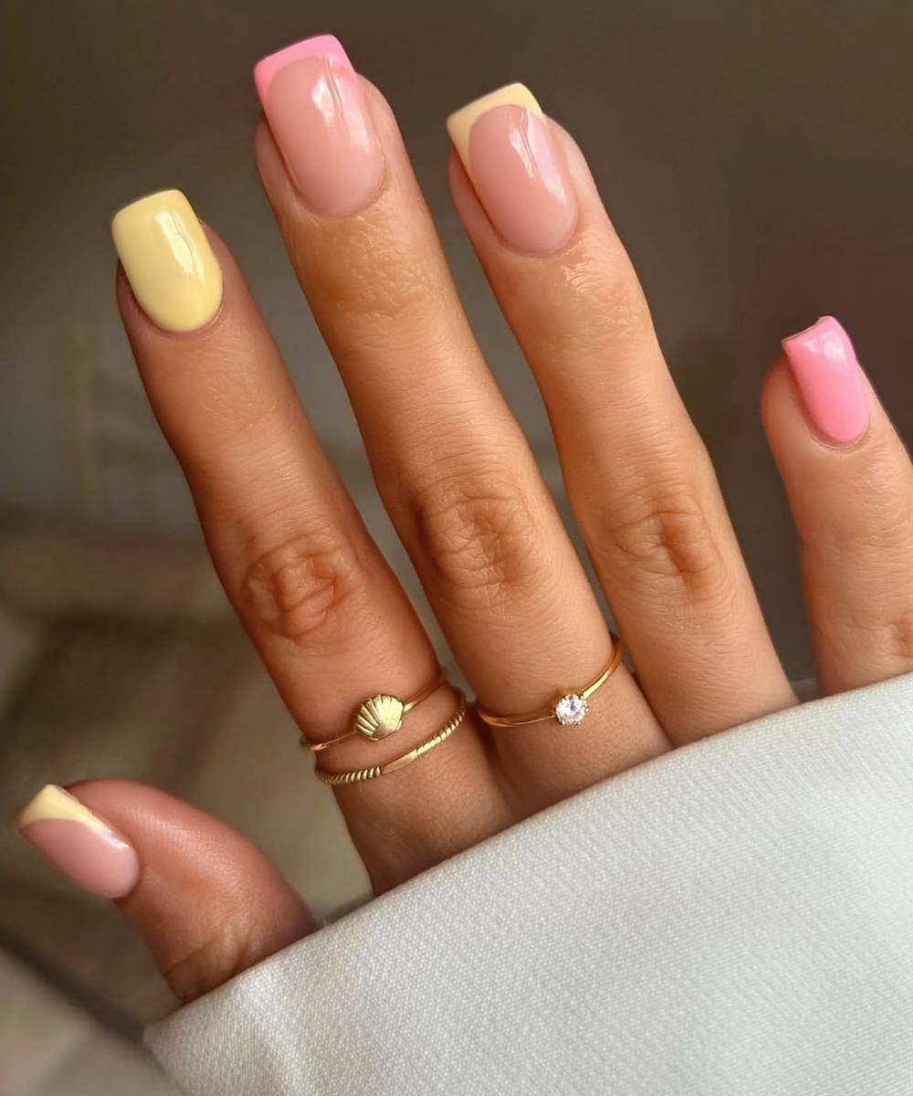 Gelb pink naegel accent French tips