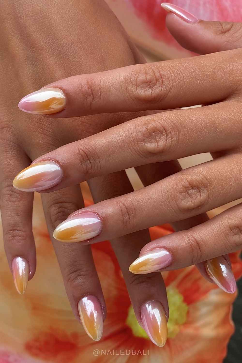 Gelb und pink gradient chrome naegel