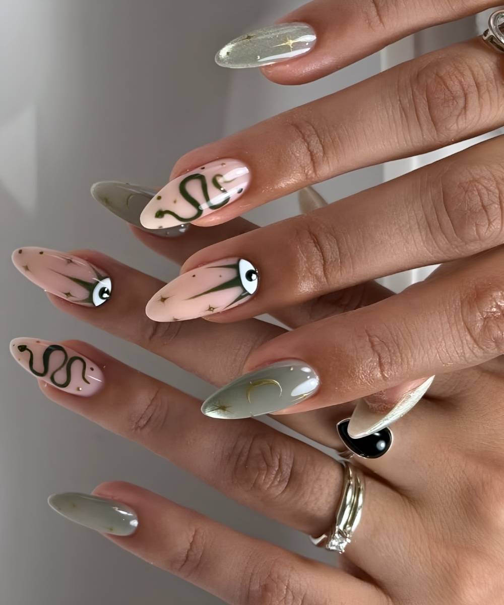 Gruene Cat Eye Naegel mit Evil Eye Motiv