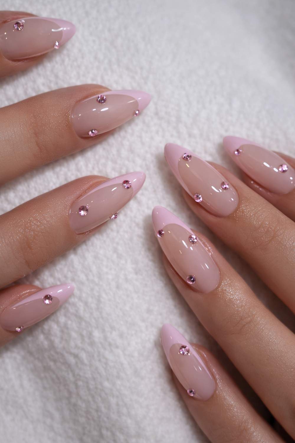 Hellpinke French Naegel mit Strass