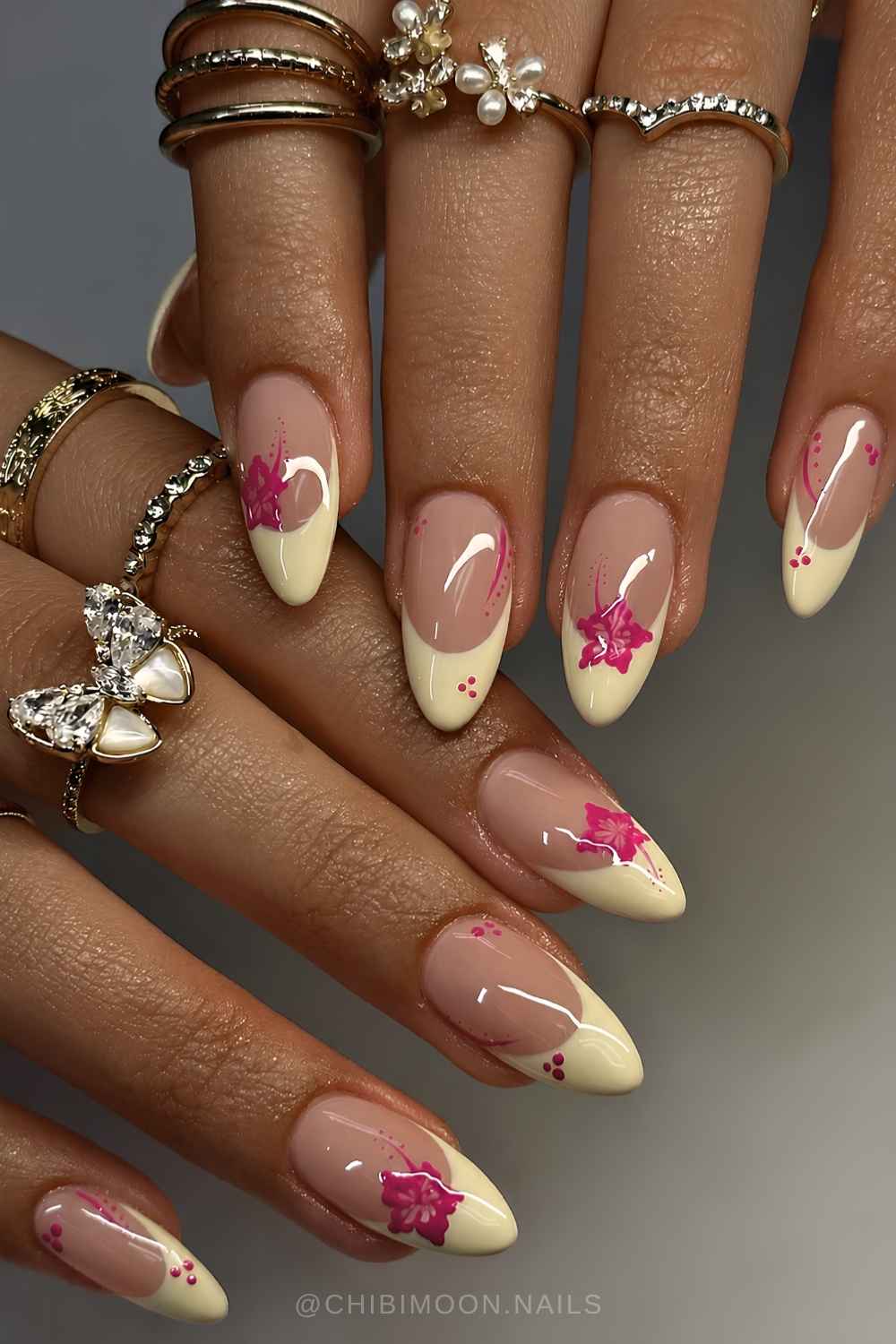 Kräftige gelb French mani hibiskus blumen