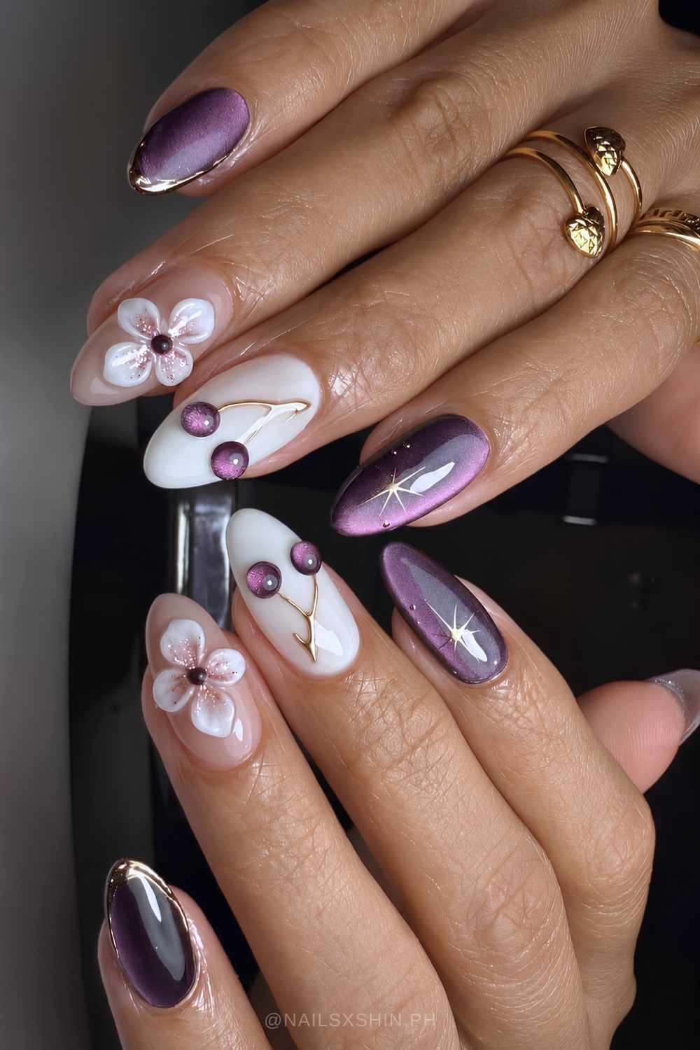 Lila Cat Eye Naegel mit 3D Blumen und Kirschen