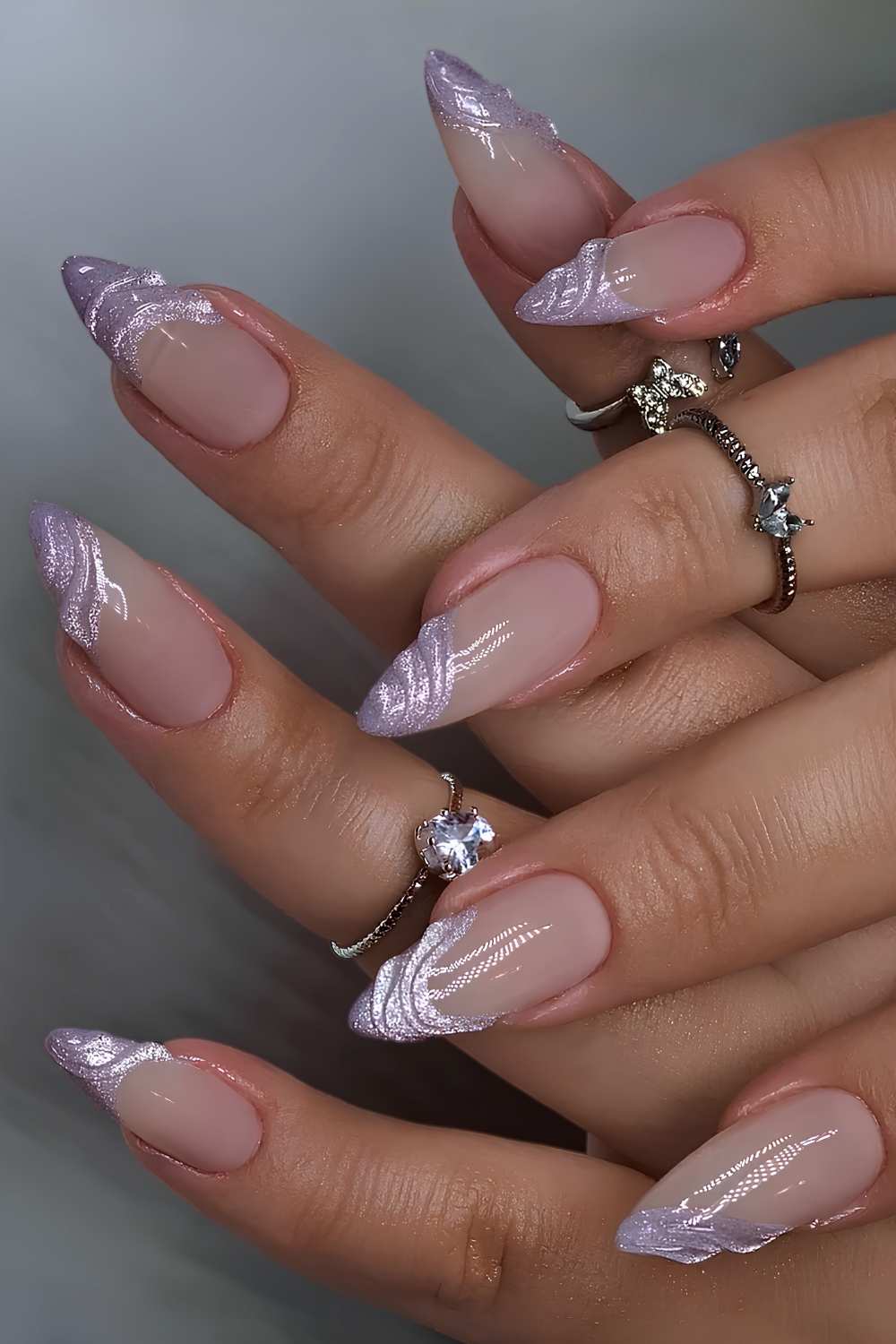 Lila Velvet French Naegel mit erhabenen Gel Swirls