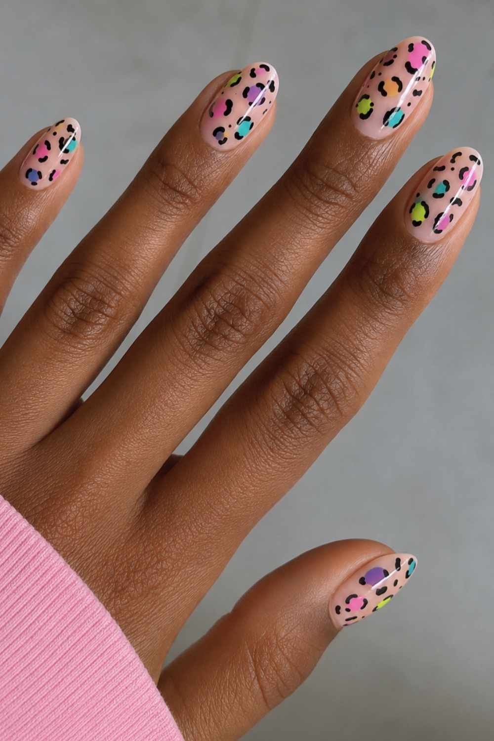 Lisa Frank inspirierte bunte Leopardenmuster Manikure