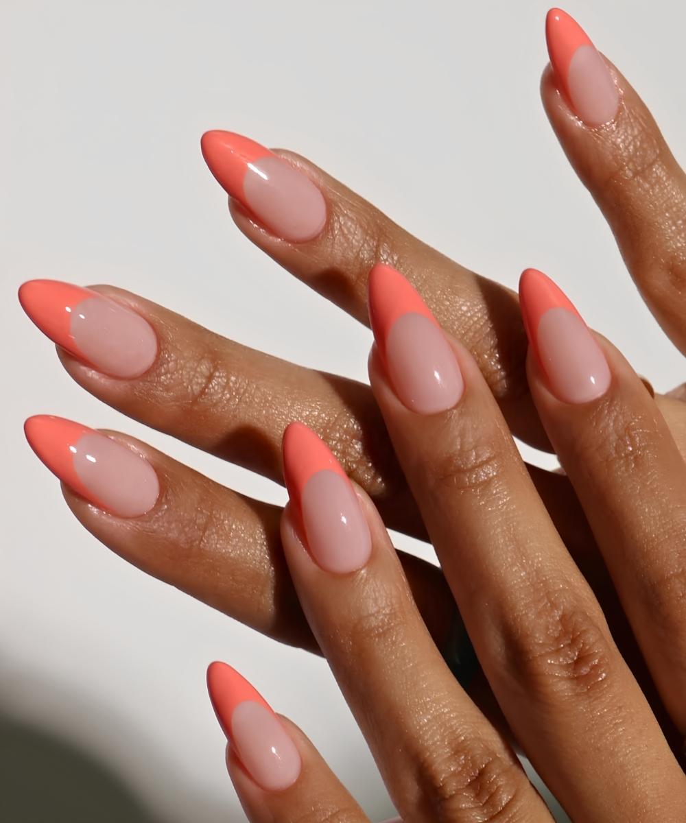 Mandelfoermige Korallen French Nails