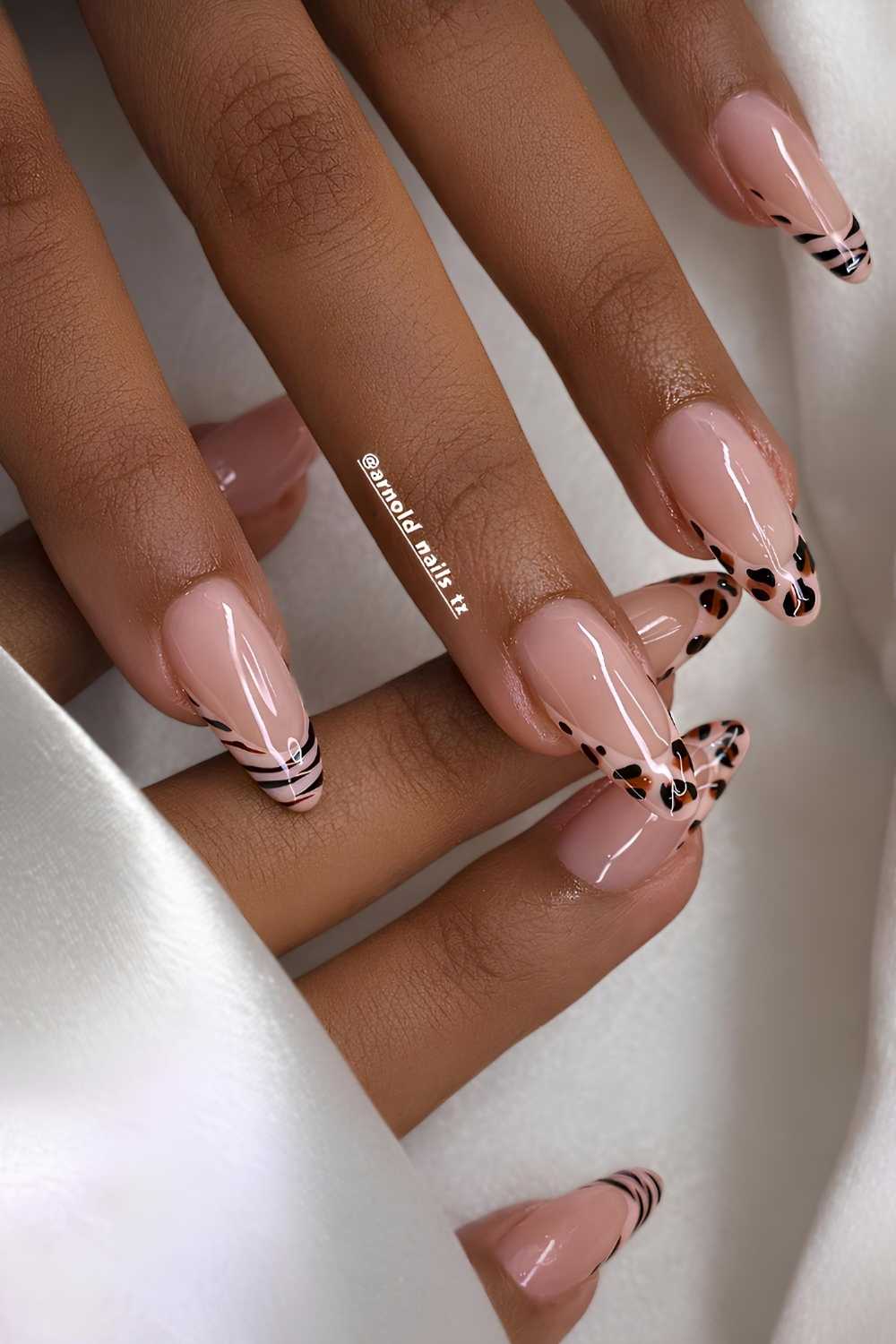 Neutrale French mit Animal Print Akzent