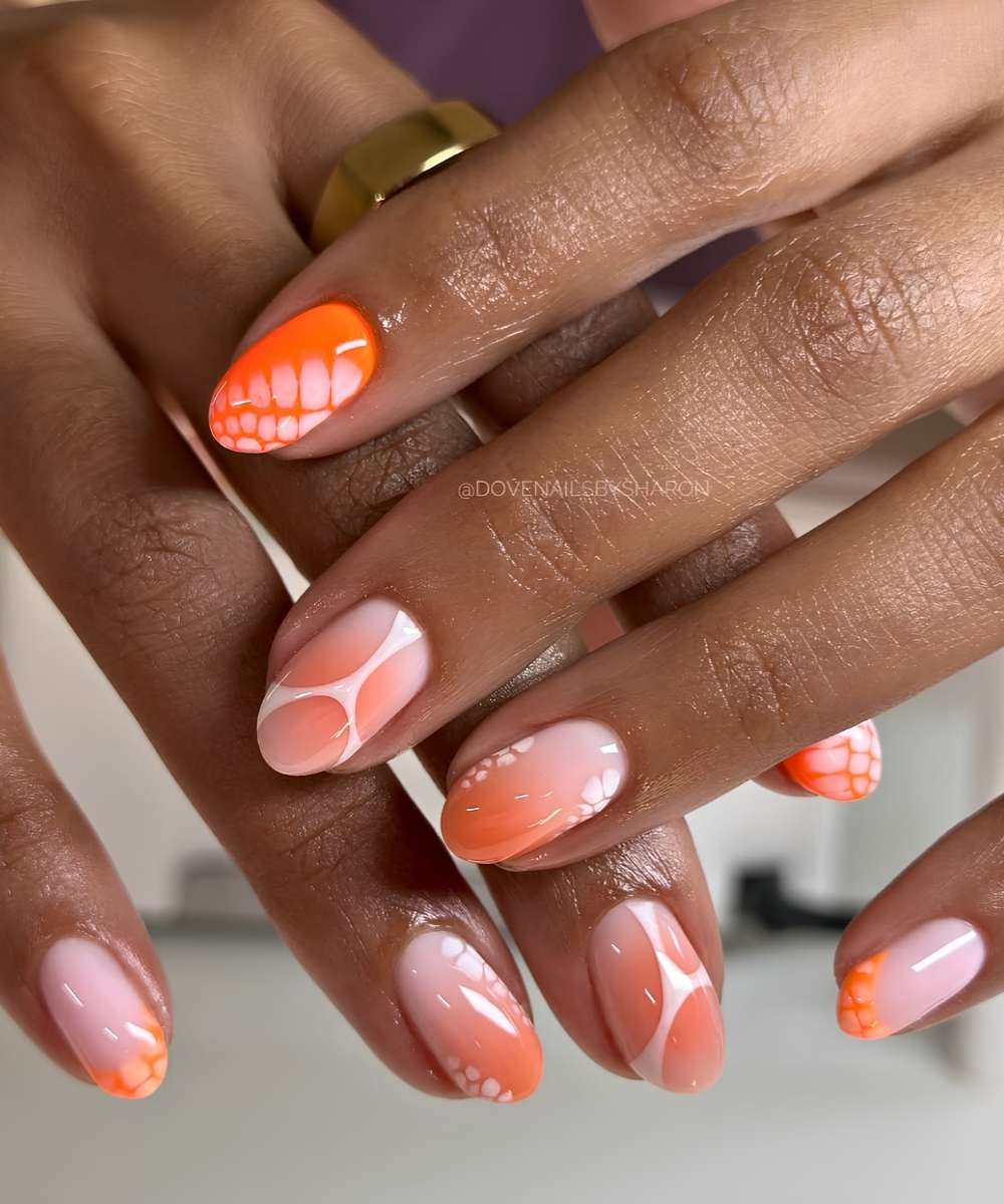 Orange Naegel mit Animal Print