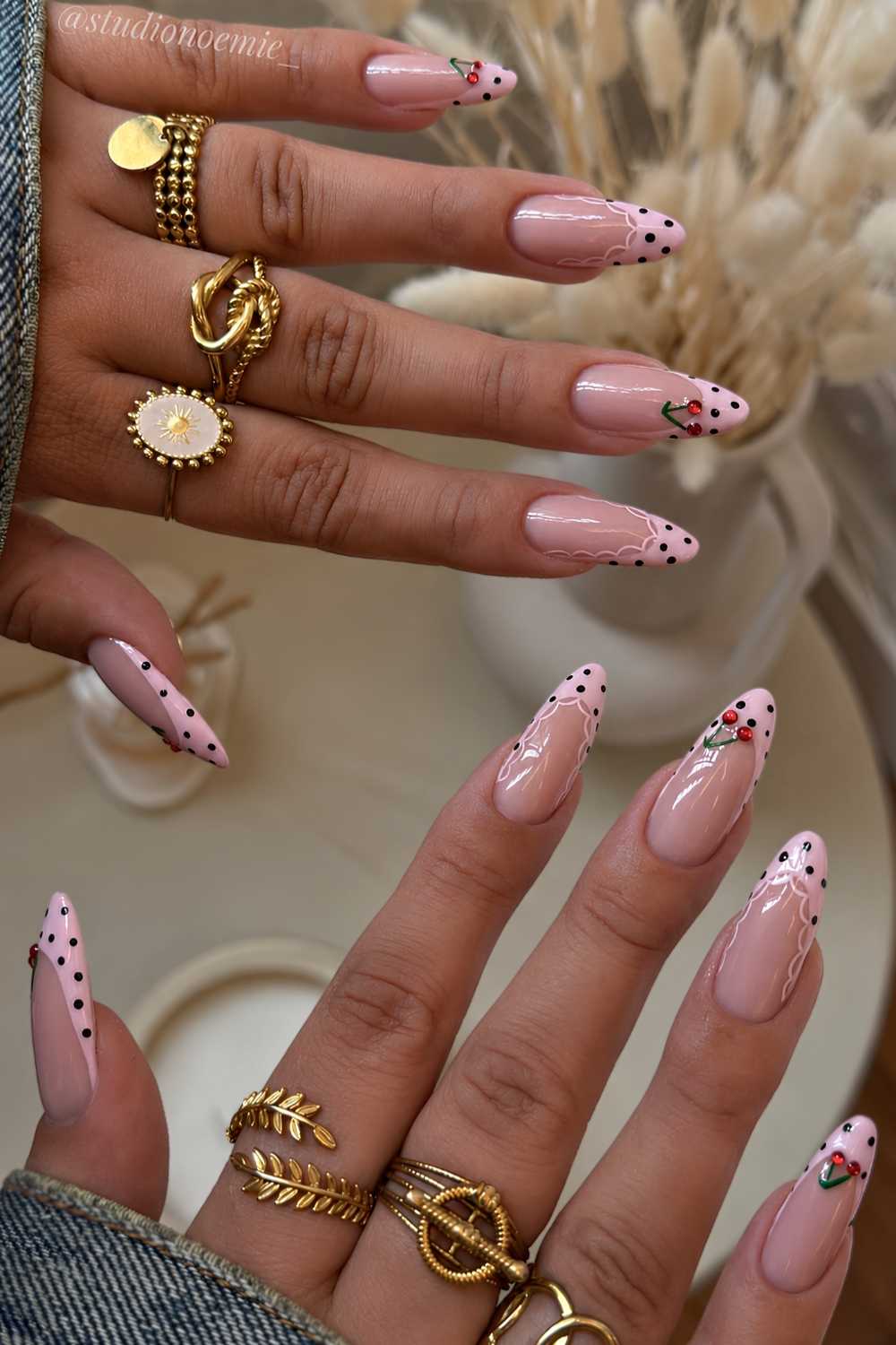 Pink French Mani mit Kirschen und Polka Dots
