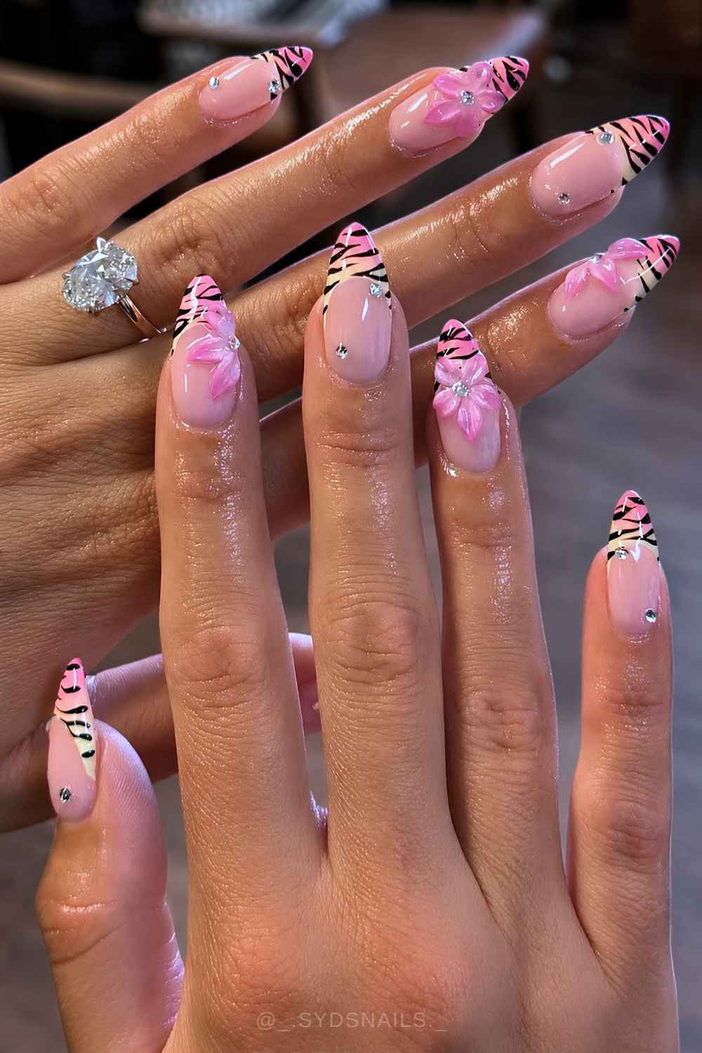Pink Zebra French Manikure mit Blumen