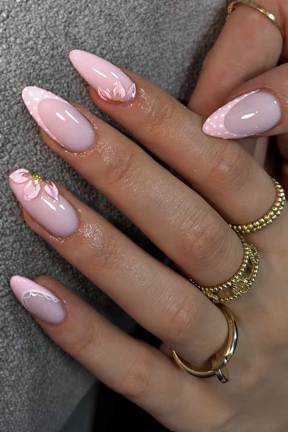 Pink auf Pink French Naegel mit Punkten und Blumen