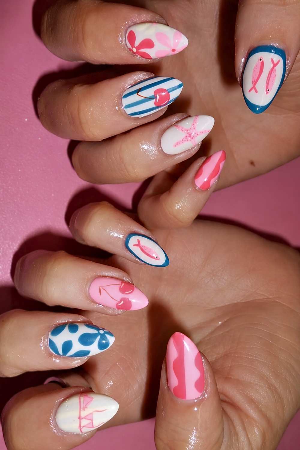 Pink und Blau Naegel mit Kirschen und Strand Art