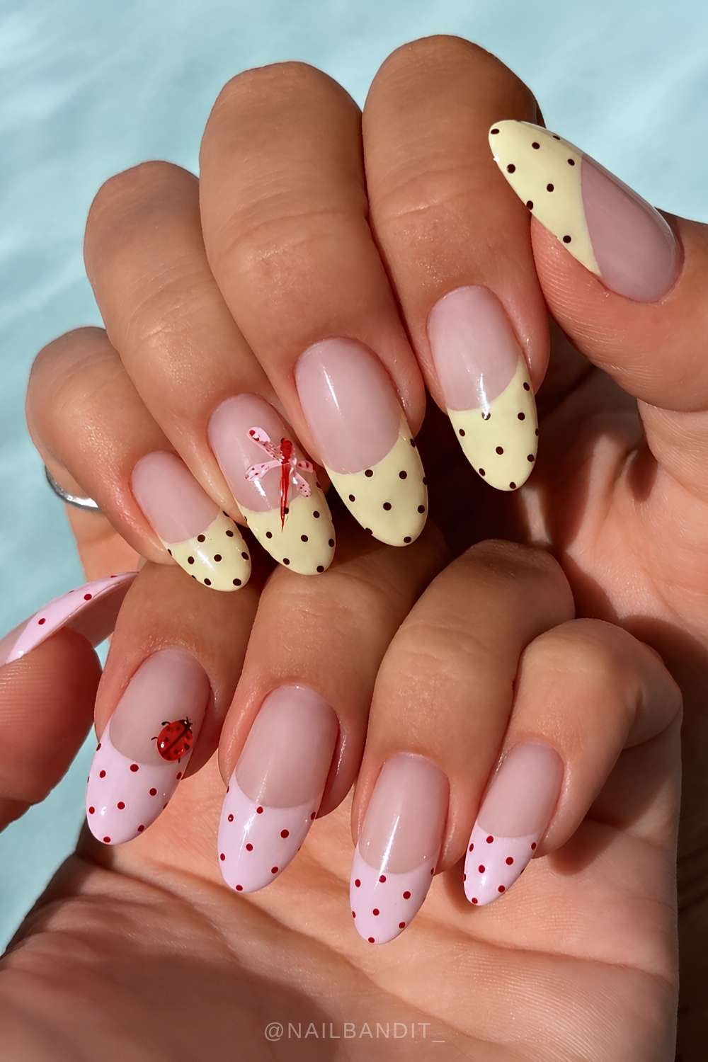 Pink und gelb polka dot deep French mani