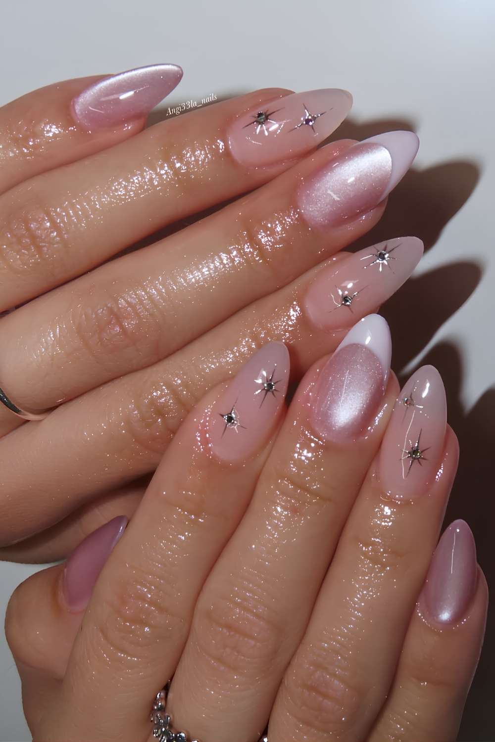 Pinke Cat Eye Manikuere mit Celestial Details