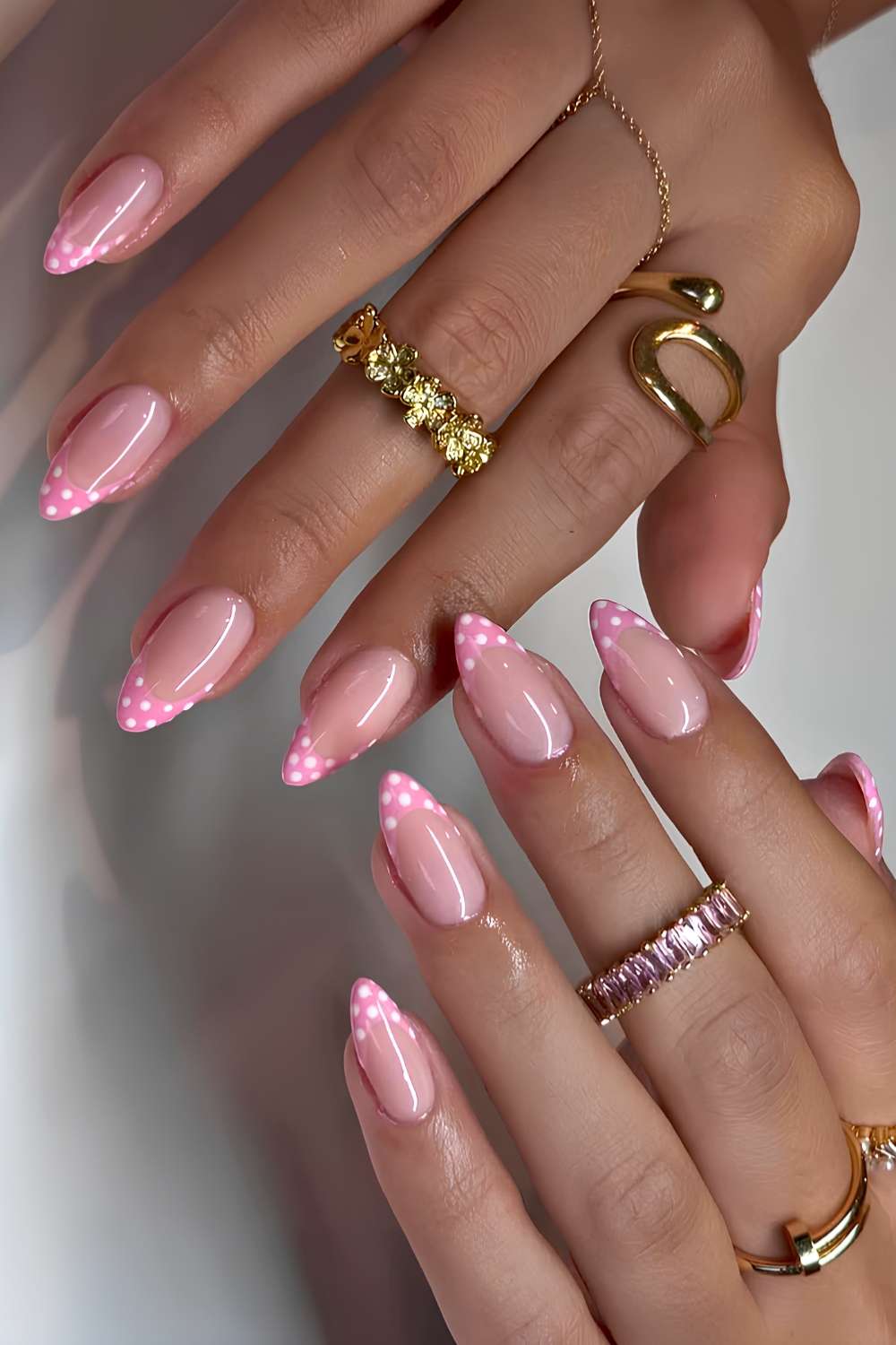 Pinke French Mani mit Polka Dots