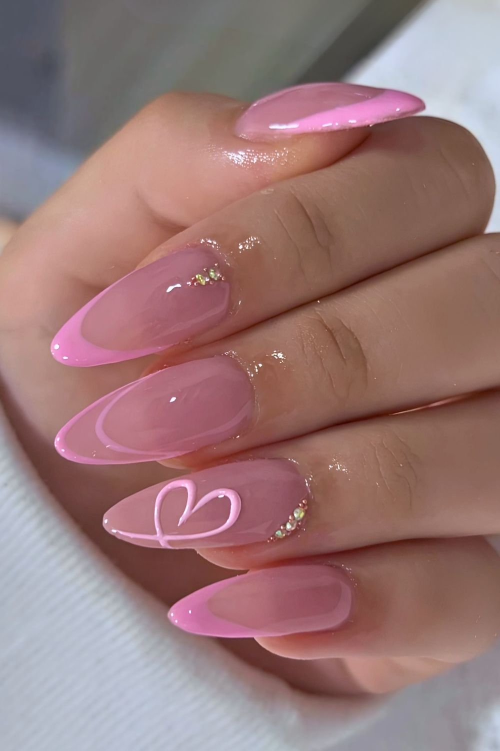 Pinke French Naegel mit Herz Detail