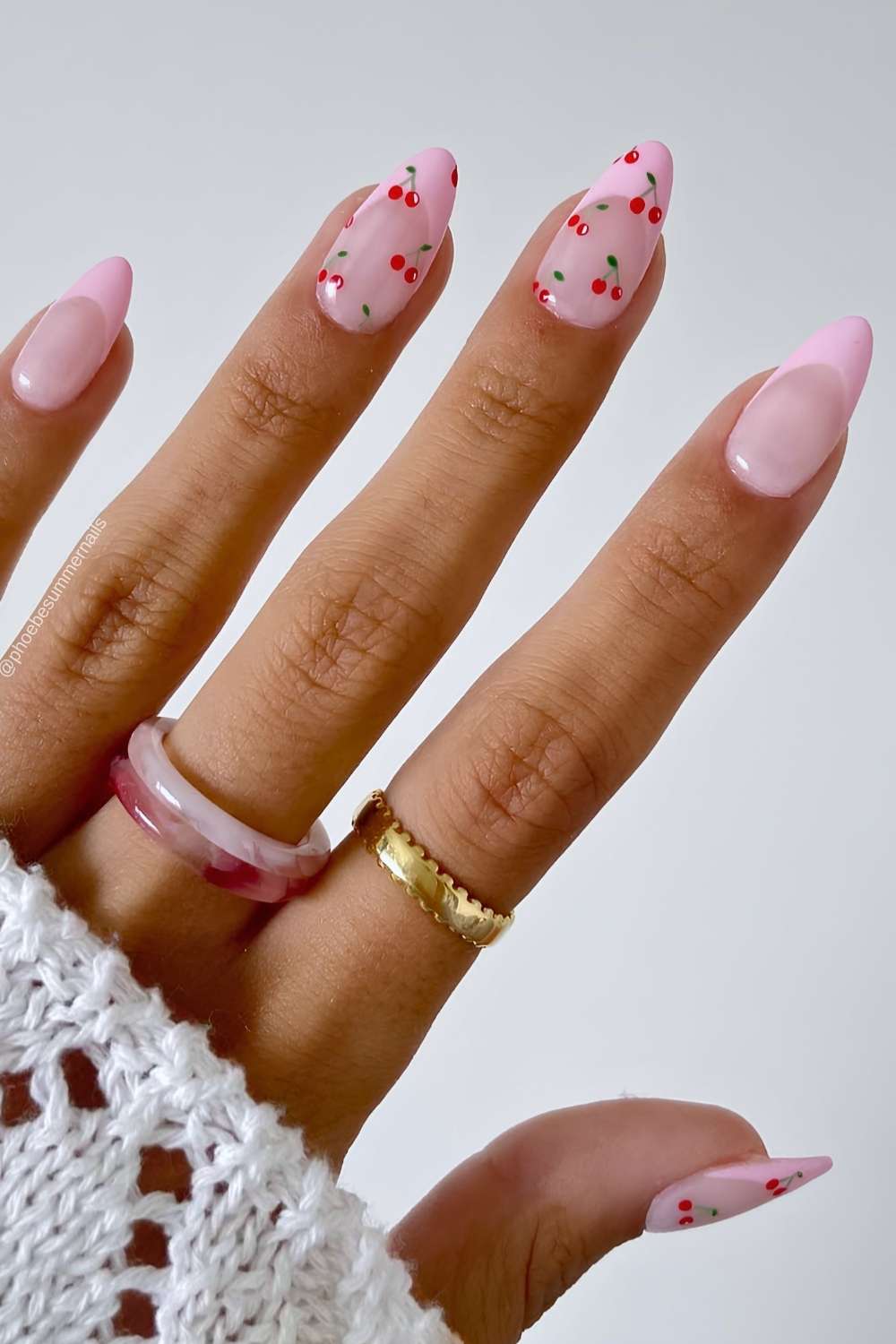 Pinke French Naegel mit Mini Cherry Art