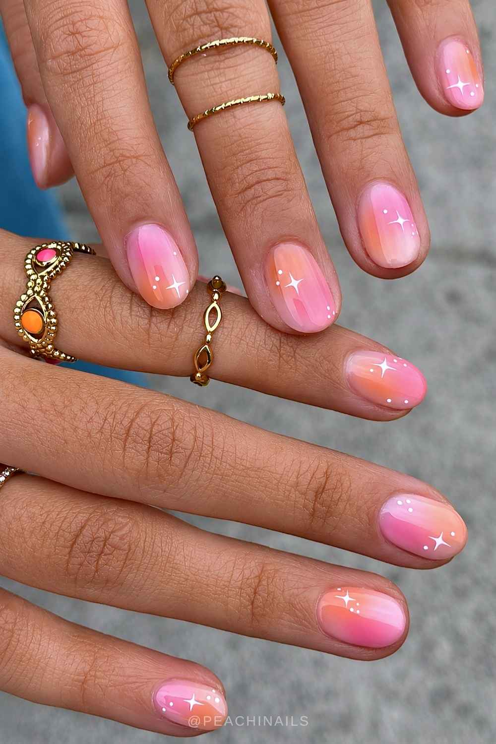Rosa Orange Naegel mit Sternen Nail Art