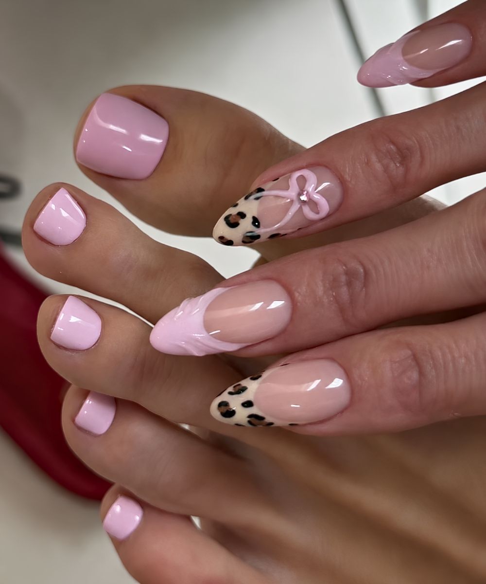 Rosa Pedikuere und Rosa Manikuere mit Leo Design