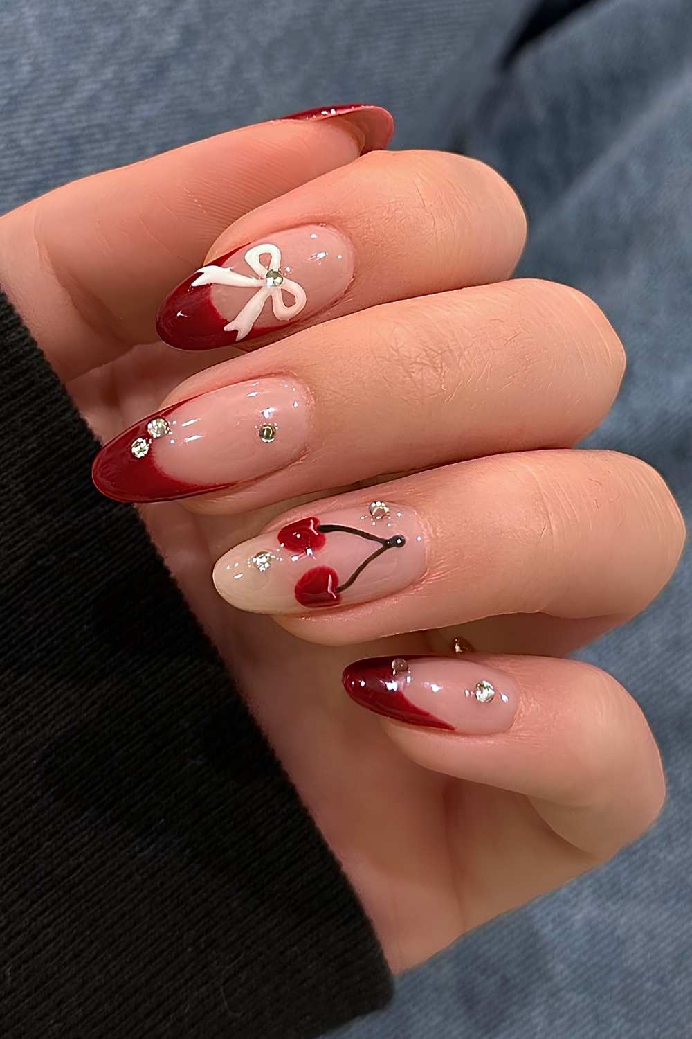 Rot French Naegel mit Strass und Kirsch Art