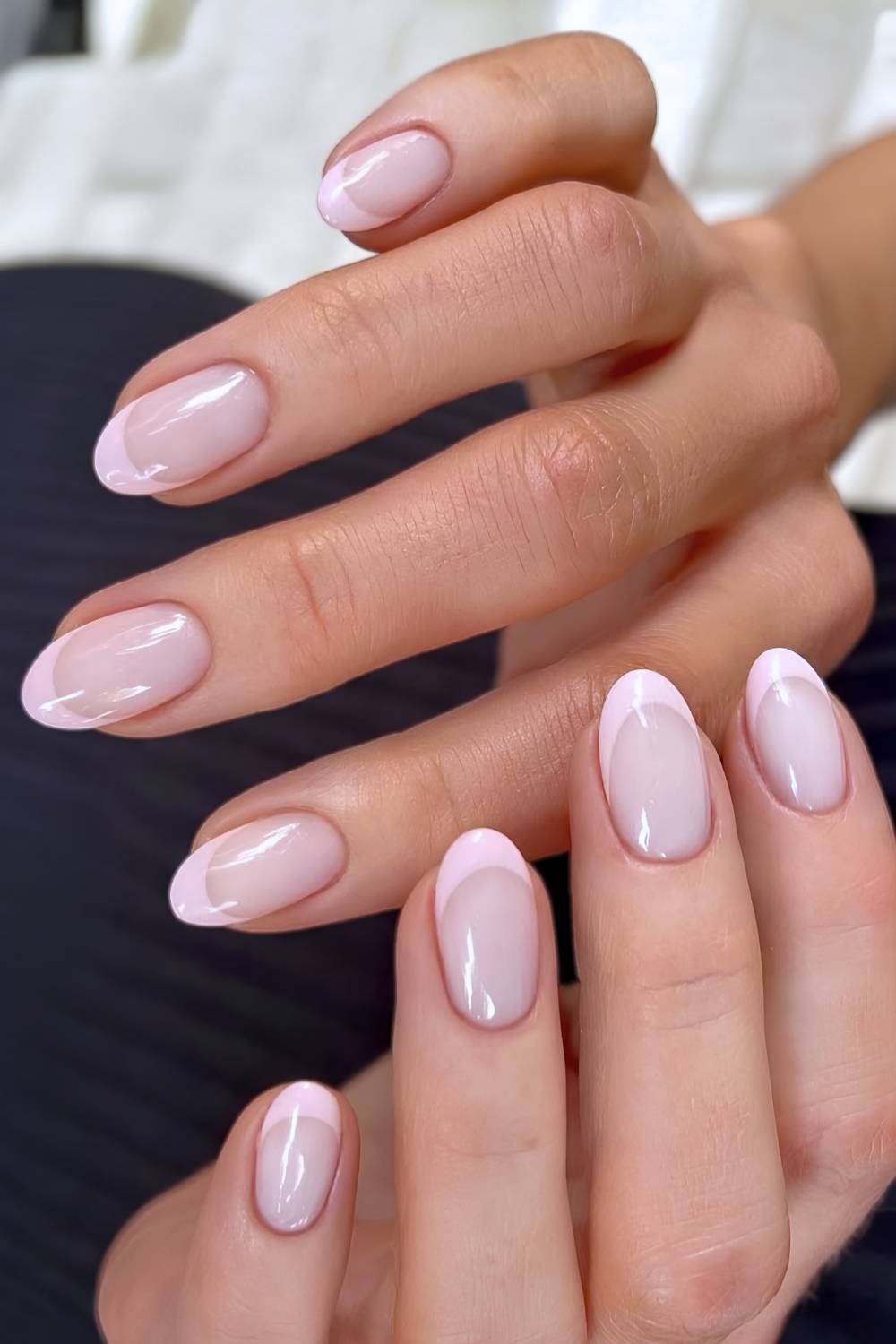 Runde pinke French Naegel