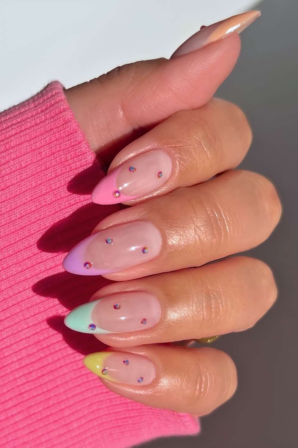Skittle French Mani mit Nieten