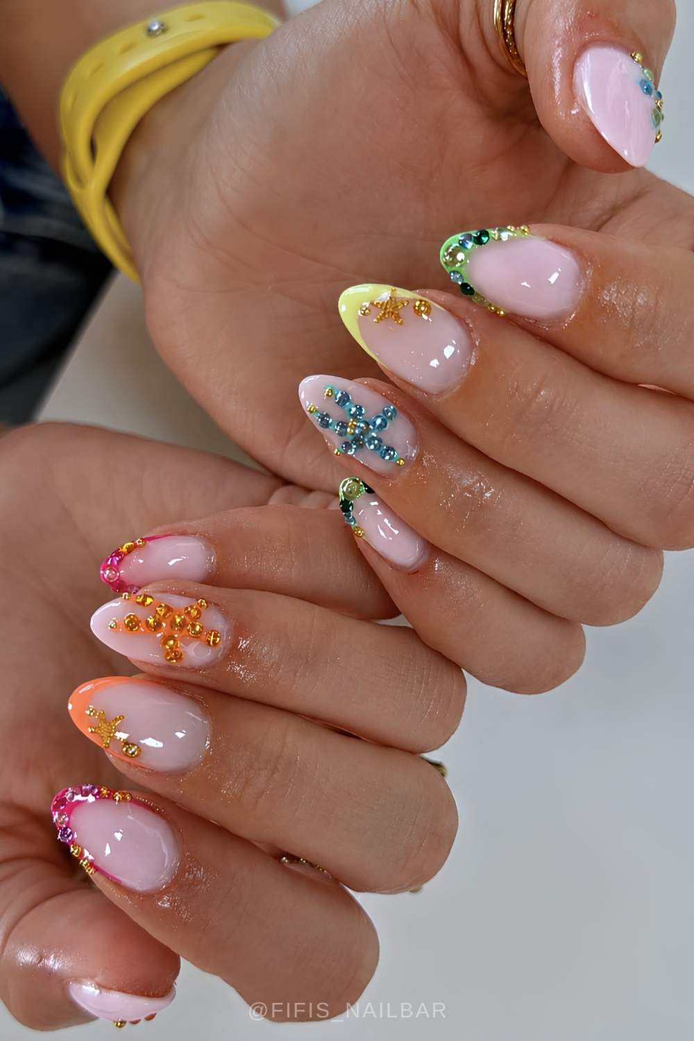 Skittle french mani mit seestern strass