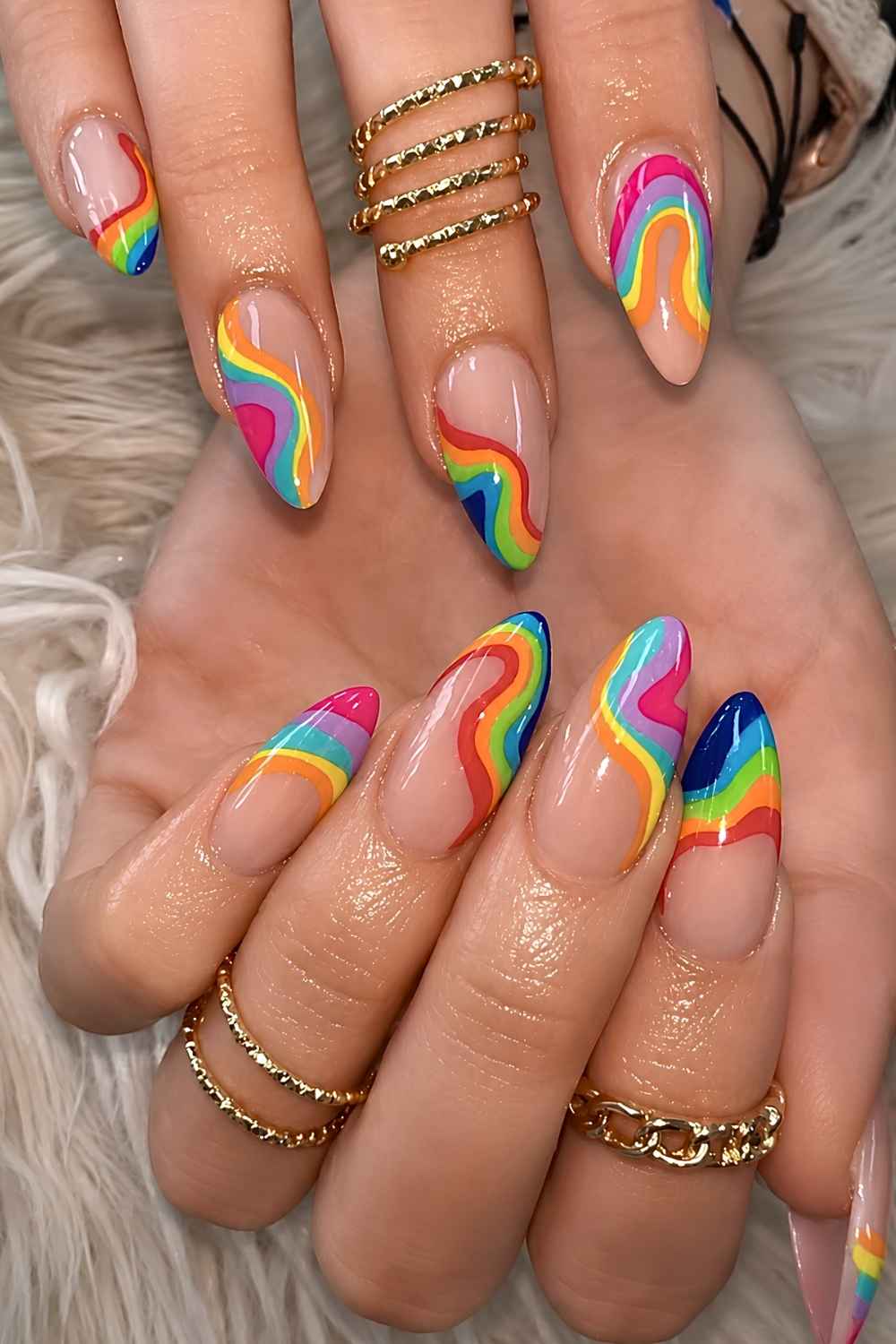 Transparente Naegel mit Regenbogen Swirls