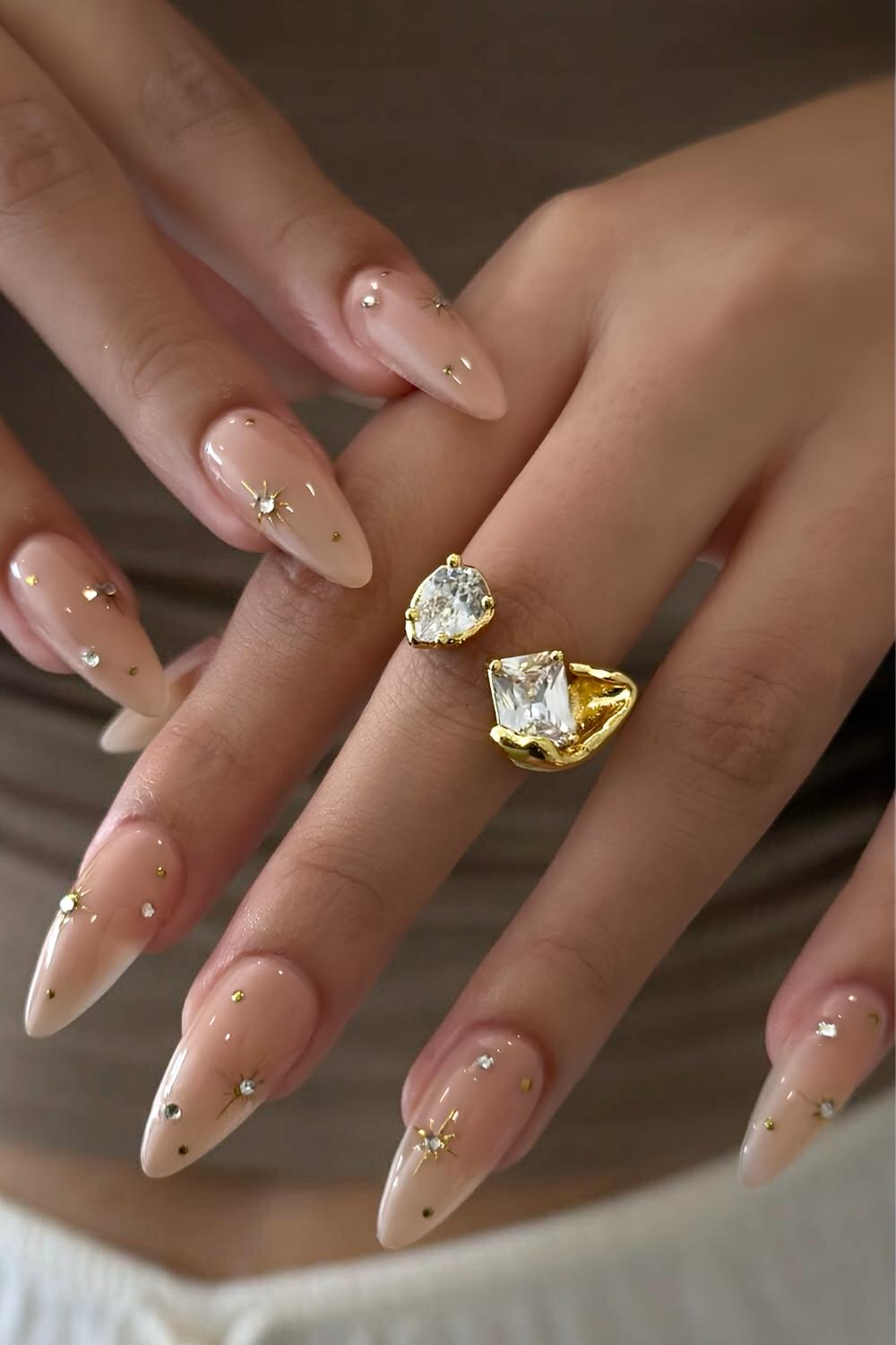 Transparente neutrale Naegel mit Celestial Details