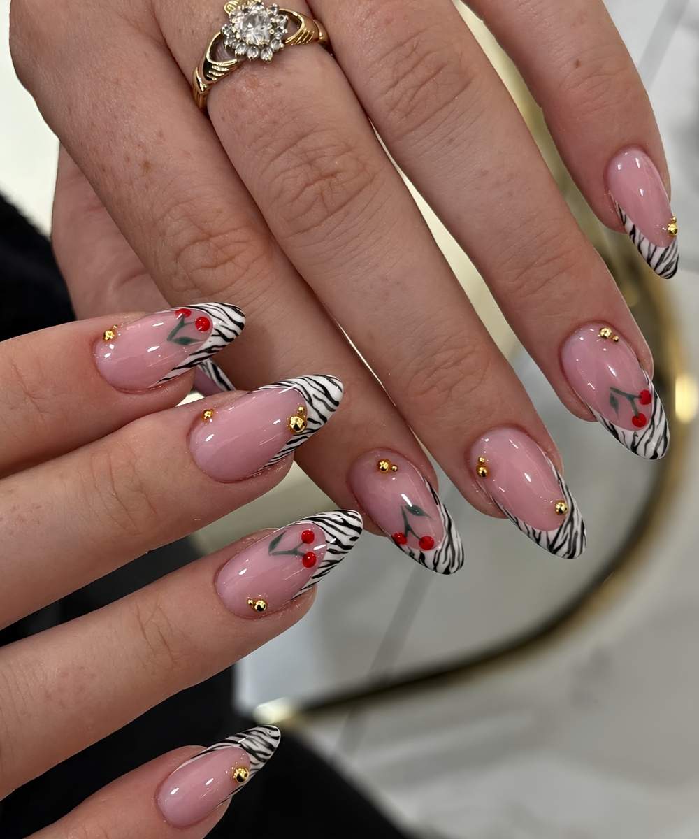 Zebra Streifen French Mani mit Kirsch Art