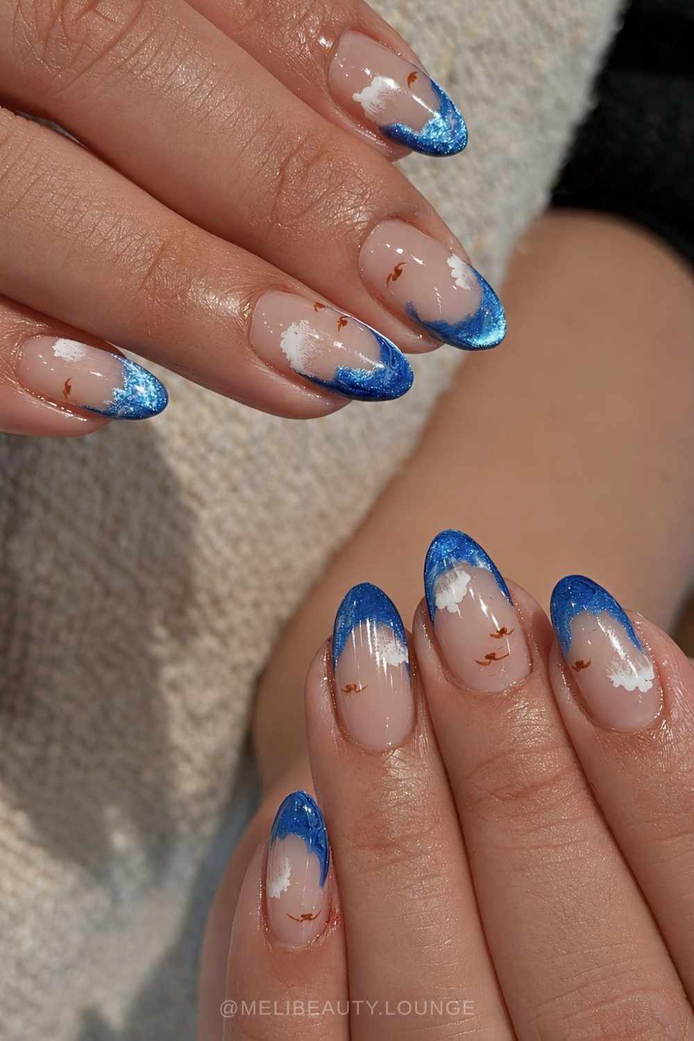 Blaue Cat Eye French Naegel mit Wolkenmotiv