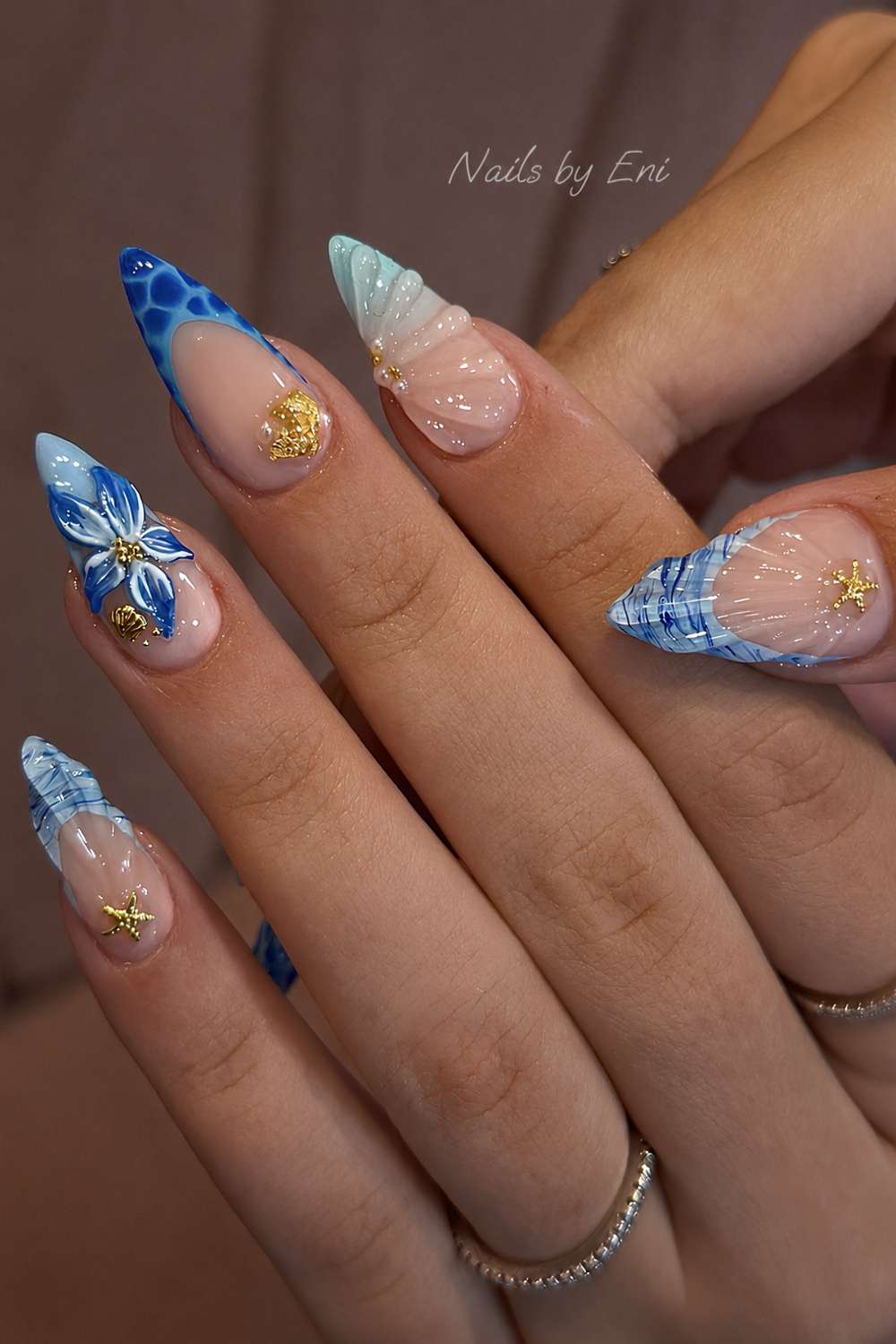 Blaue French Naegel mit Muscheln