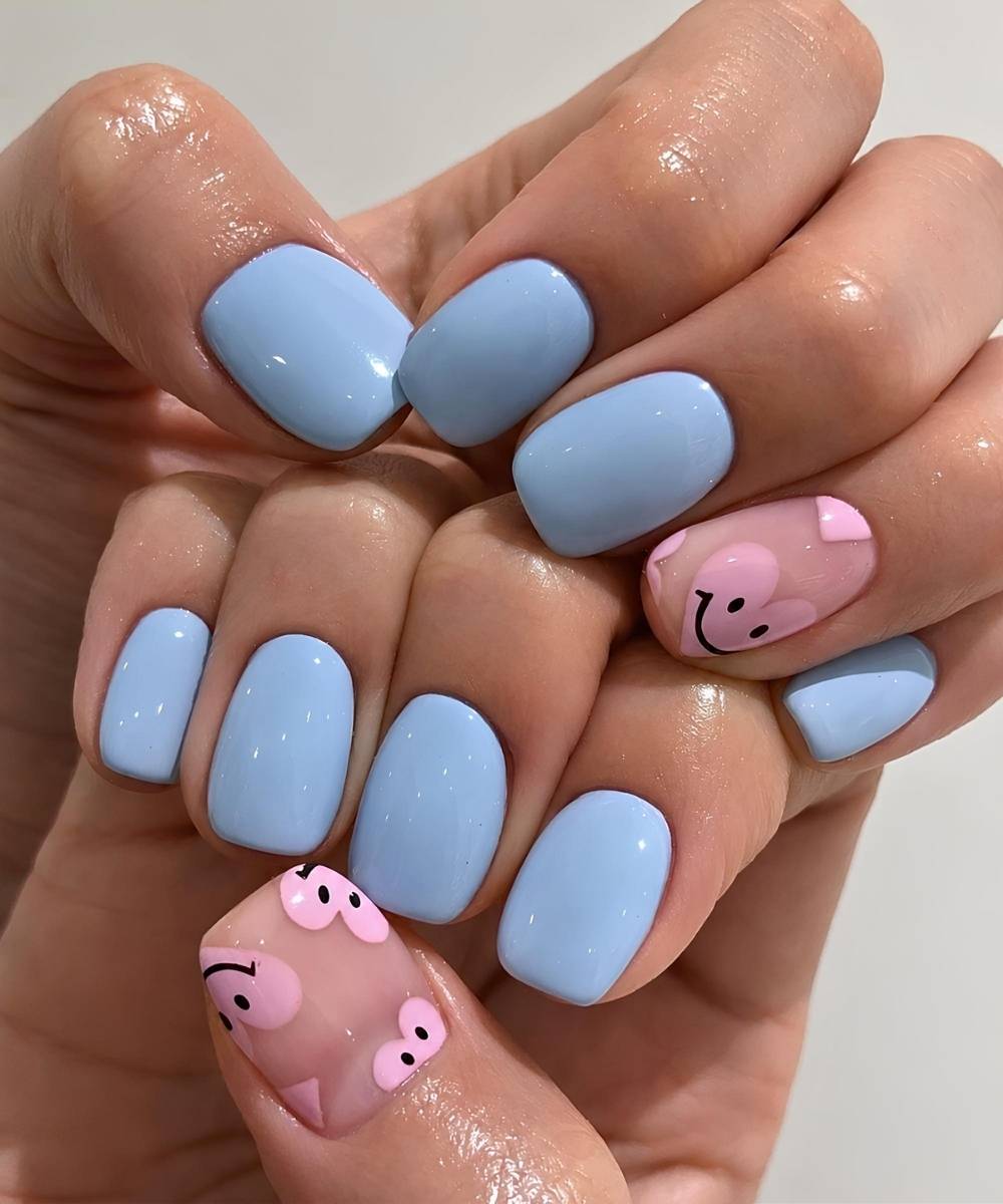 Blaue Naegel mit rosa Smiley Herzen