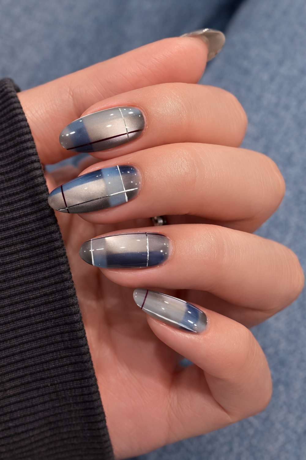 Blaue und graue Karo Cat Eye Naegel