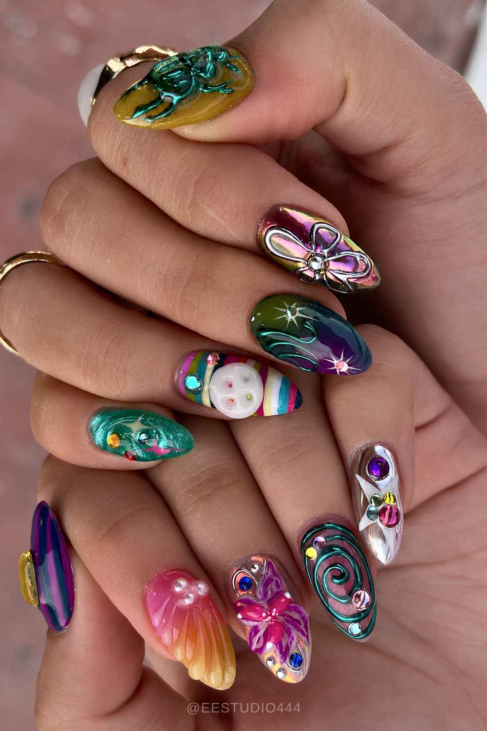Bunte 3D Naegel mit funky Motiven