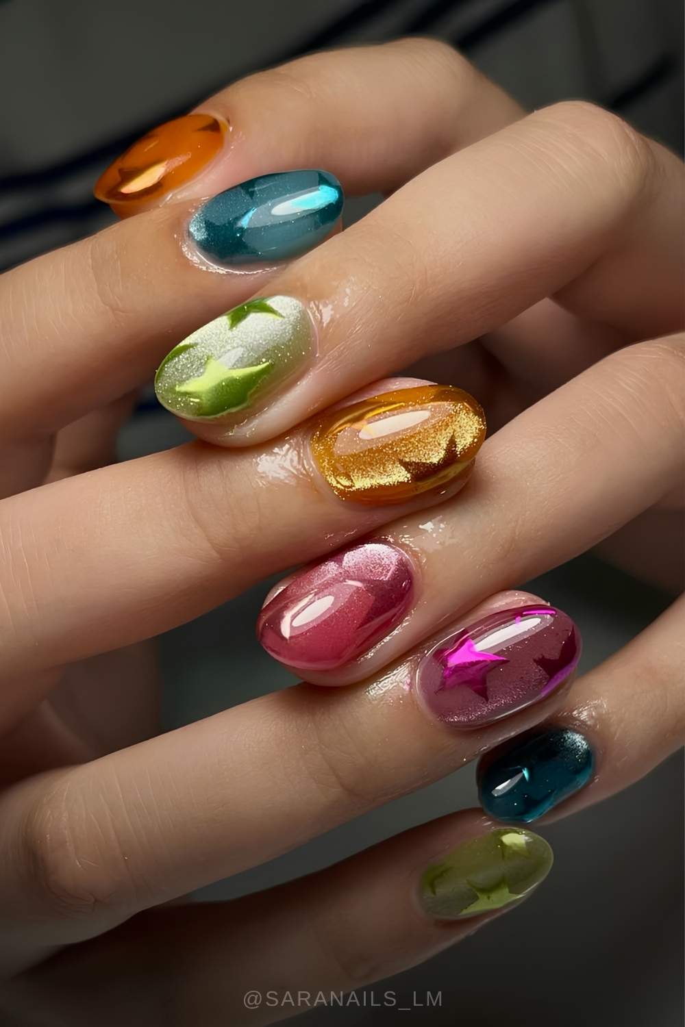 Bunte Cat Eye Naegel mit Chromsternen