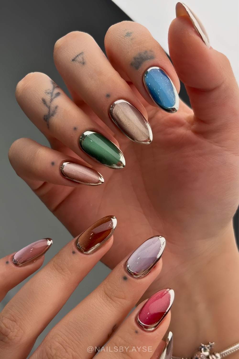 Bunte Cat Eye Naegel mit Silberrand
