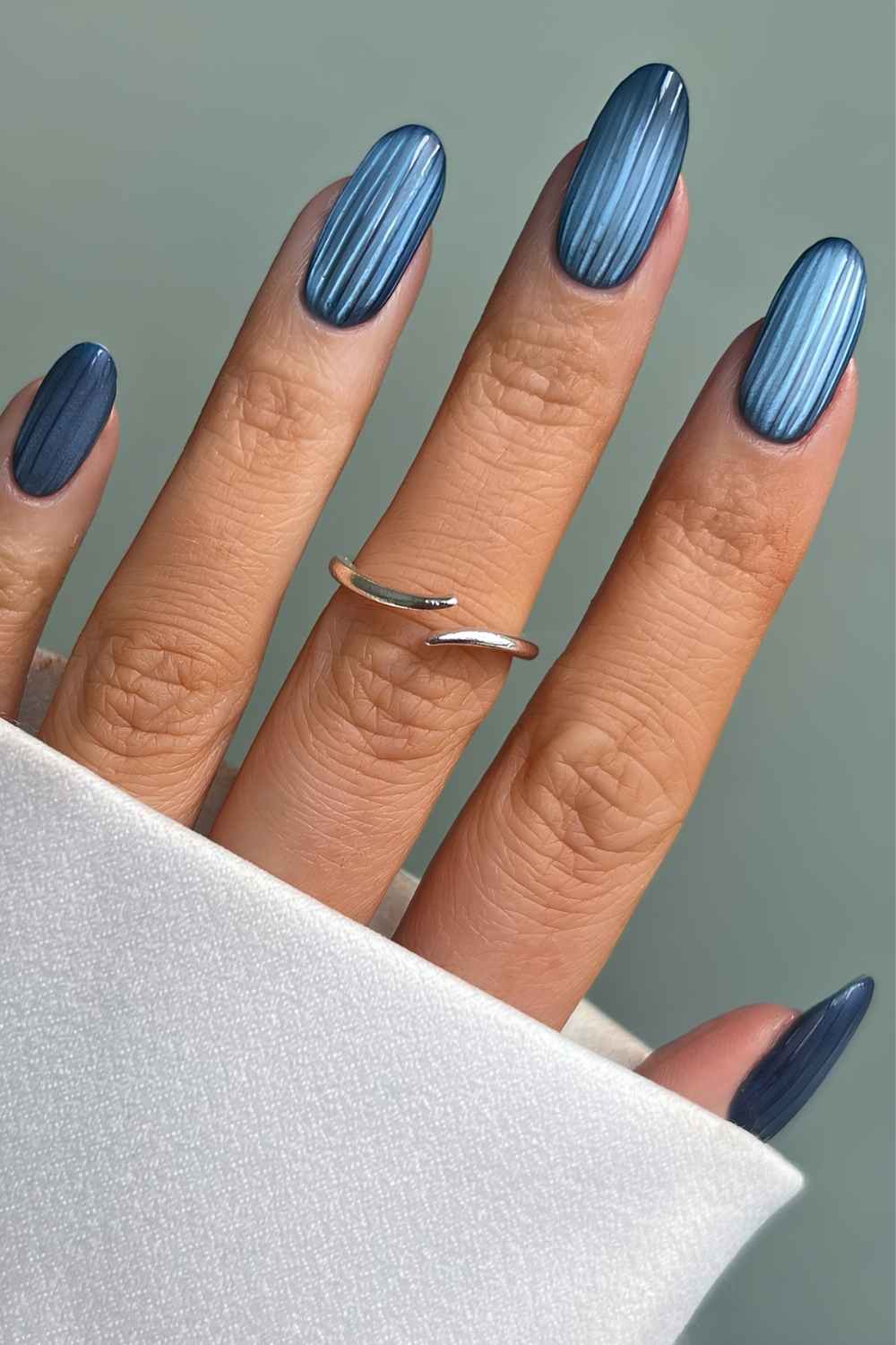 Dunkelblaue Ribbed Glass Manikuere