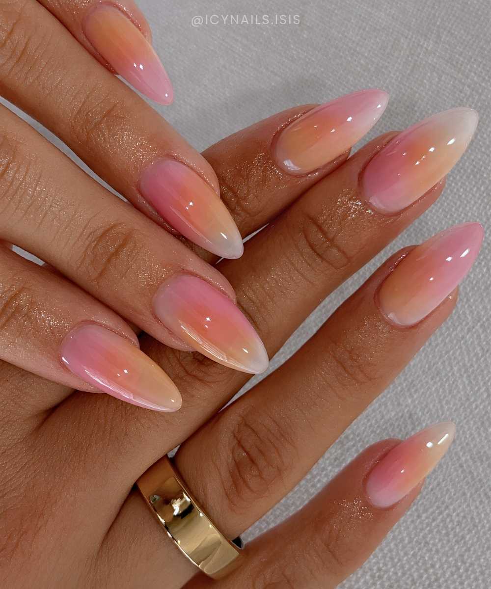 Glaenzende Jelly Naegel in Pink Gelb Verlauf
