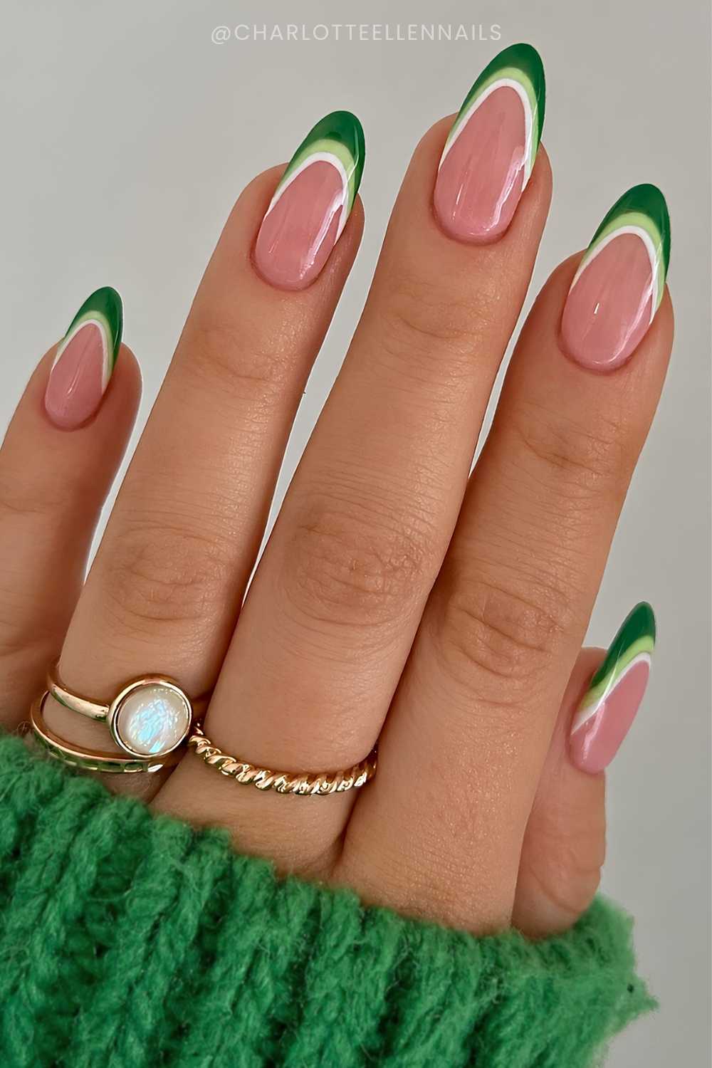 Gruene French Manikuere im Wassermelonen Look